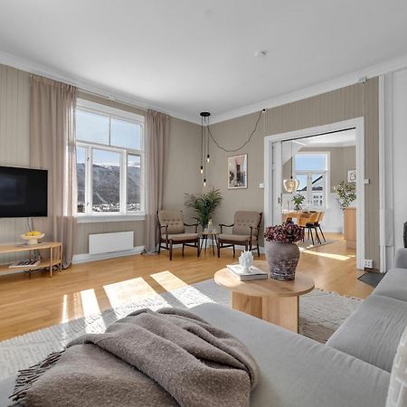 Lovely City Center Apartment With Amazing Views And Free Parking! Tromso Exterior photo