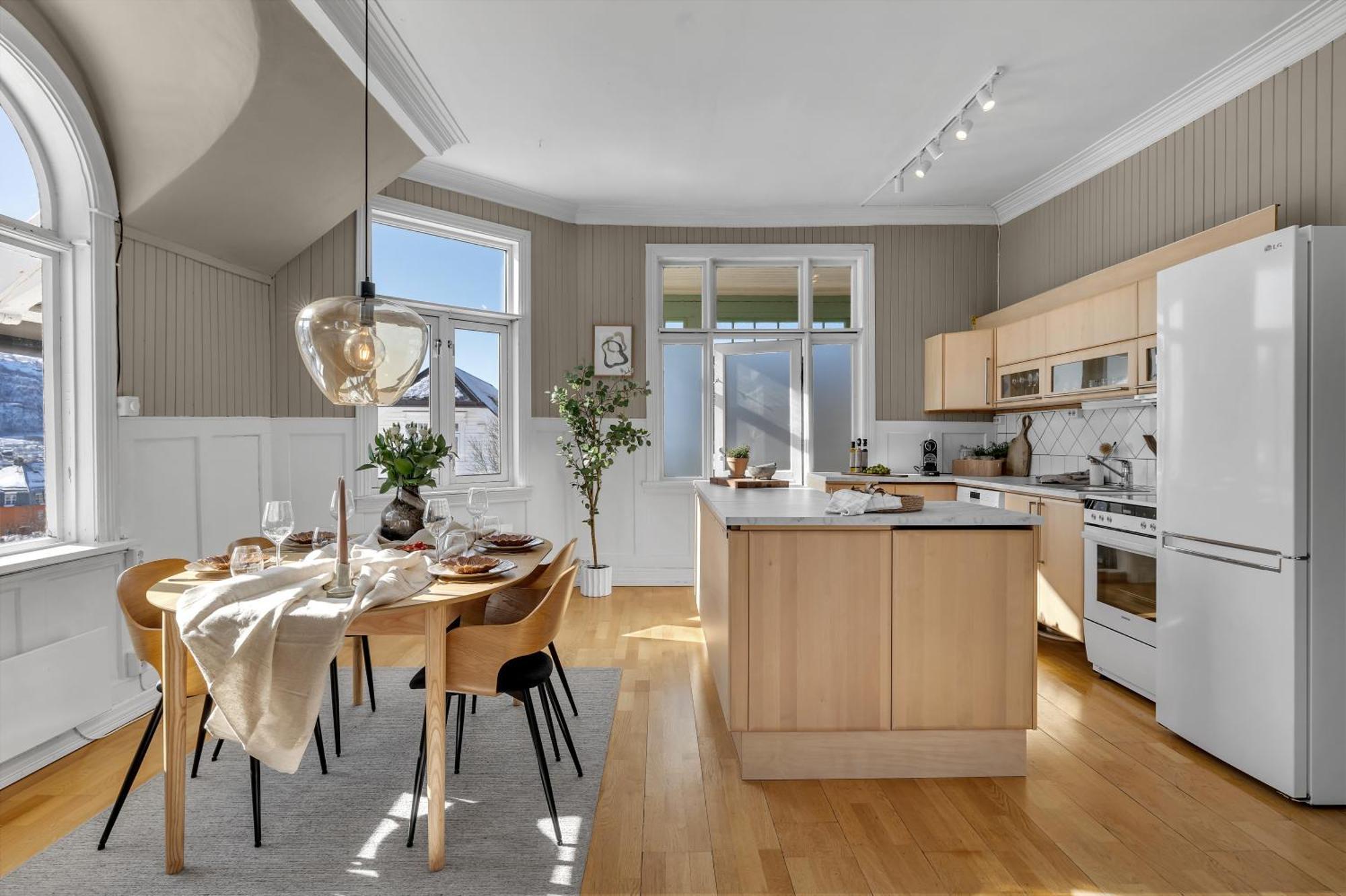 Lovely City Center Apartment With Amazing Views And Free Parking! Tromso Exterior photo