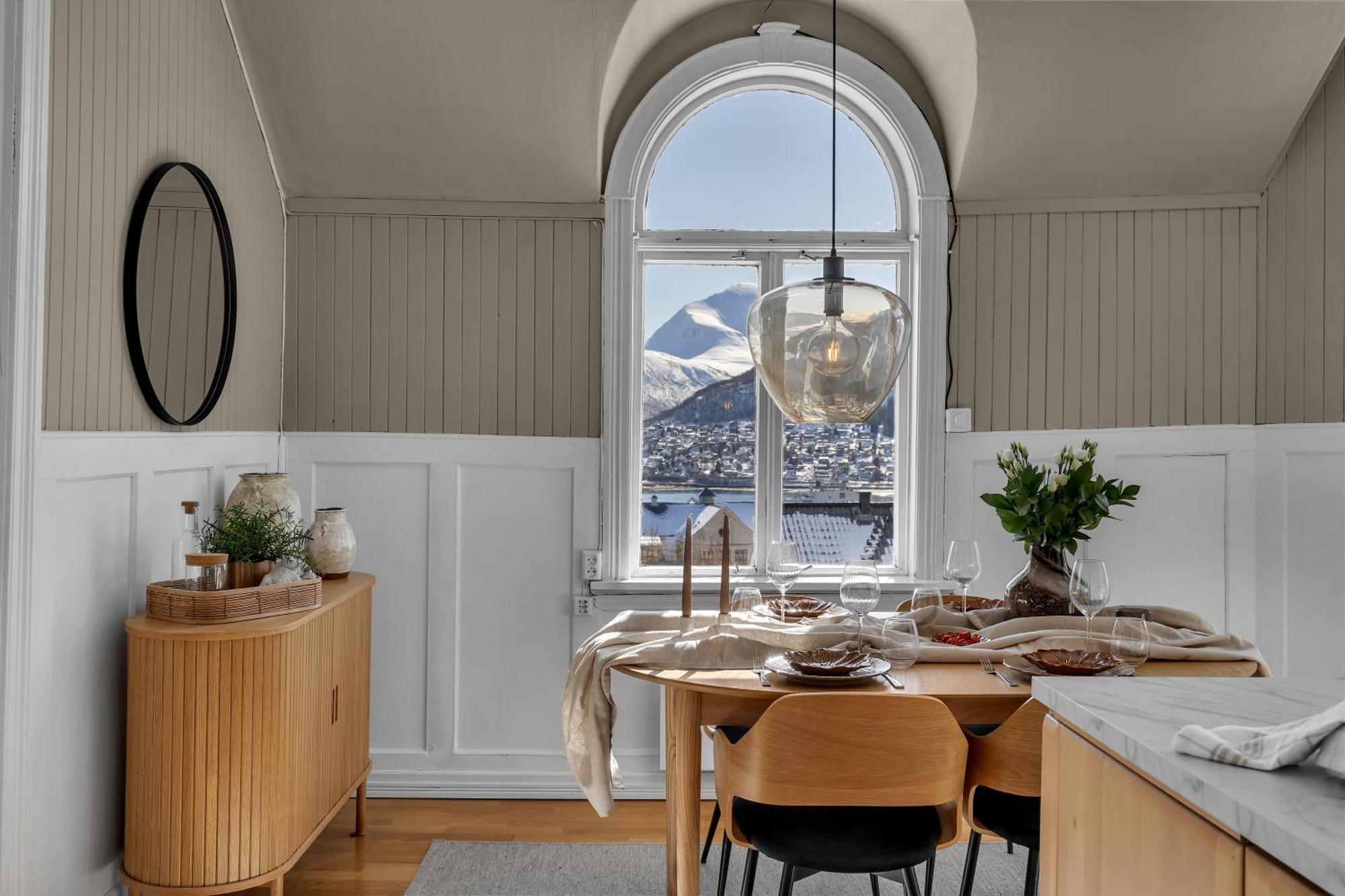Lovely City Center Apartment With Amazing Views And Free Parking! Tromso Exterior photo