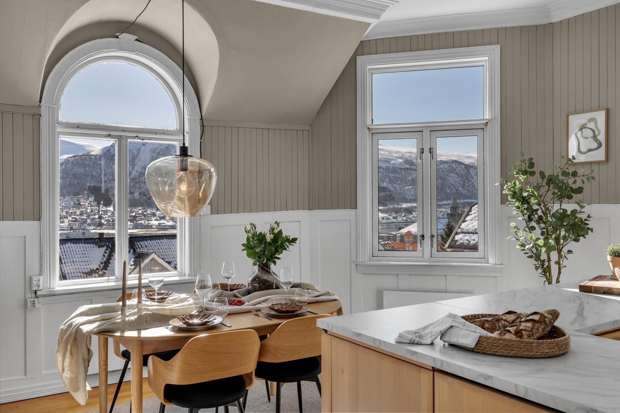 Lovely City Center Apartment With Amazing Views And Free Parking! Tromso Exterior photo