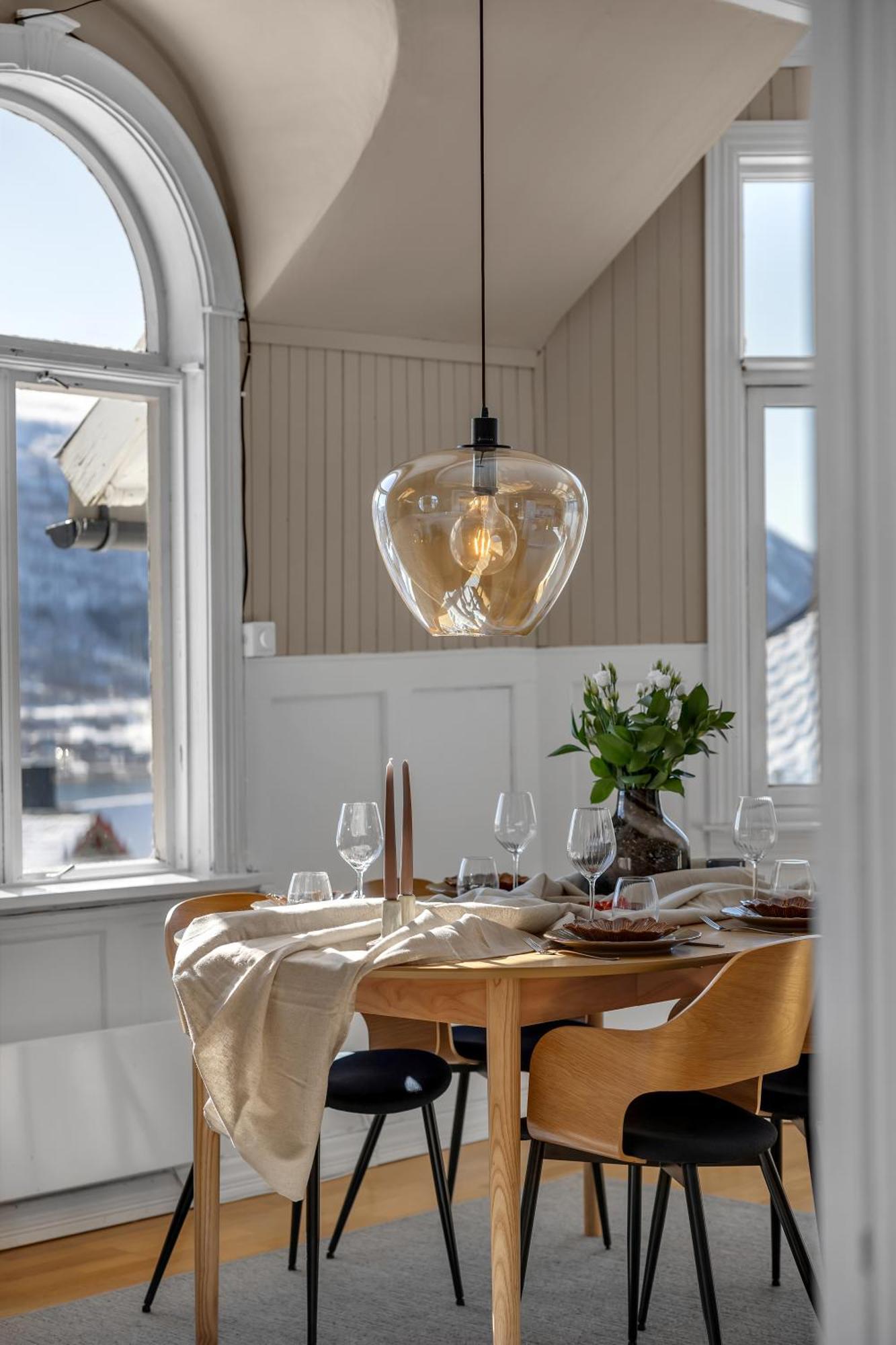 Lovely City Center Apartment With Amazing Views And Free Parking! Tromso Exterior photo
