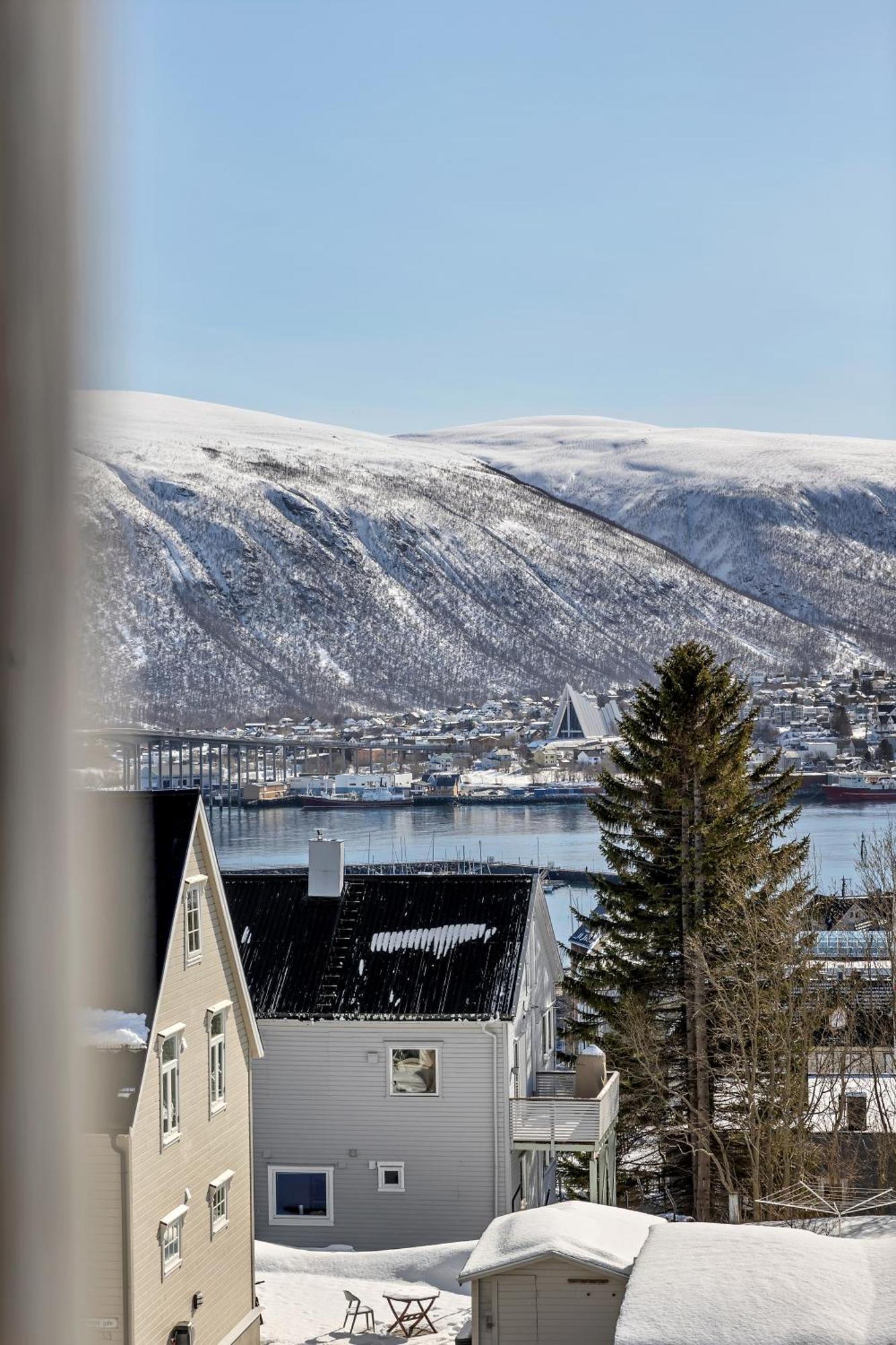 Lovely City Center Apartment With Amazing Views And Free Parking! Tromso Exterior photo